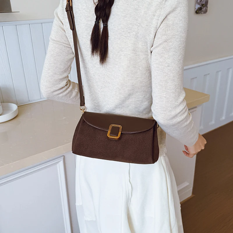 

Ретро дорожная сумка через плечо для женщин, зимняя новая замшевая повседневная сумка на одно плечо, модные однотонные квадратные сумки с пряжкой