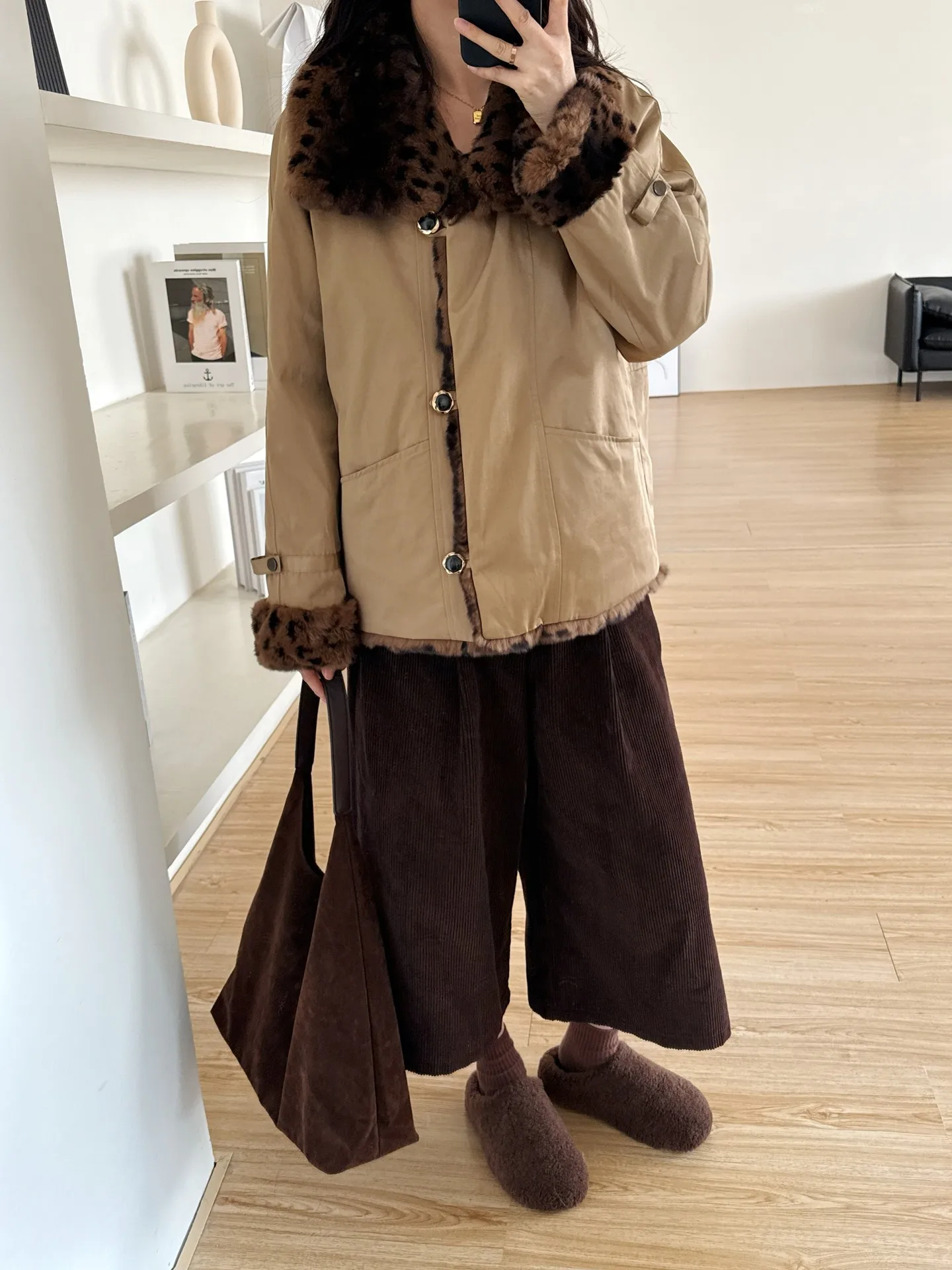 Indossa entrambi davanti e dietro 2025 nuova giacca invernale in pelliccia di coniglio Rex con stampa leopardata con risvolto corto da donna per superare lanugine