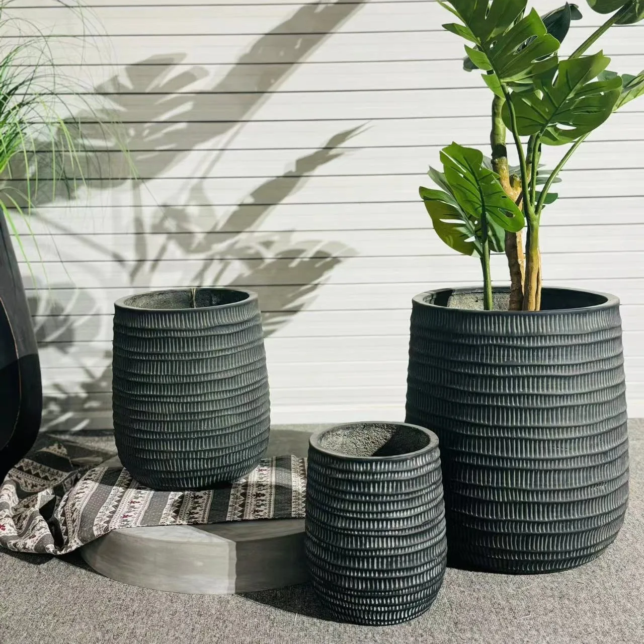 Nordic simple black texture cement flower pot personalized large potted plant green plant floor shopping mall living room cement