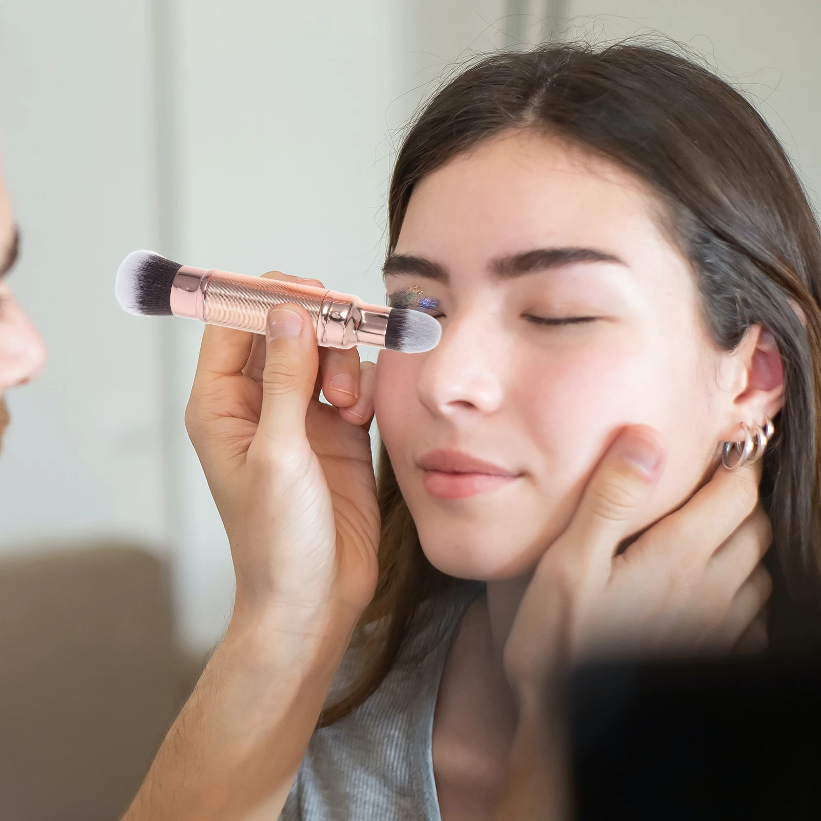 Brocha de maquillaje de doble punta, cerdas suaves portátiles, sin caída para polvo suelto, corrector, mezcla, herramienta de maquillaje retráctil para mujeres