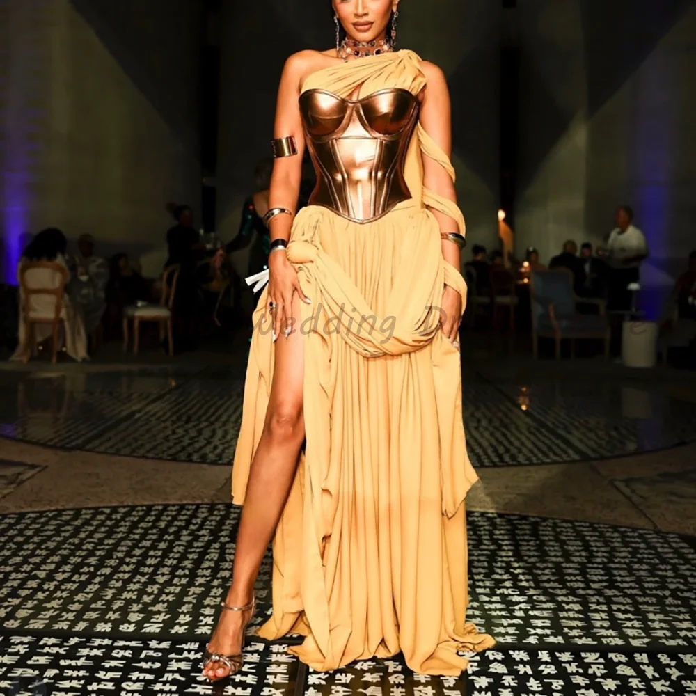 Metallisches Korsett-Maxikleid aus Chiffon mit hohem Schlitz, One-Shoulder-Design, für den Abend und als formelles Kleid für den Laufsteg