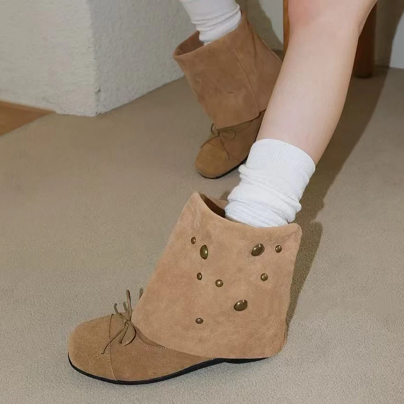 القوس النساء حذاء من الجلد مصمم حذاء مسطح امرأة 2025 الشتاء الاتجاه حذاء رياضة أحذية تشيلسي عادية رياضة المشي قصيرة بوتاس موهير