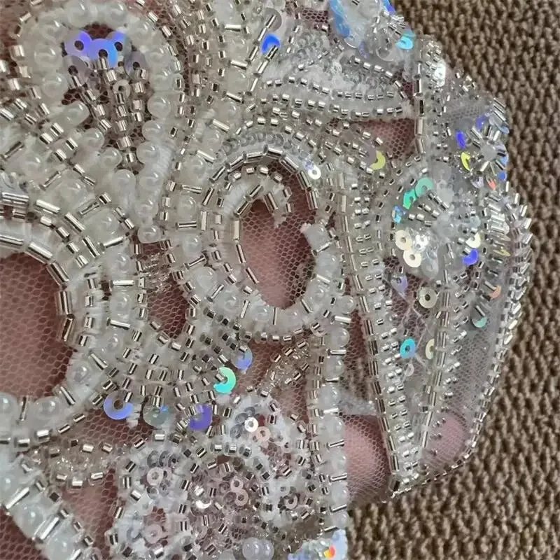 Neue bunte weiße Perlenstickerei mit Perlenblumen, Applikation, Brautkleid Cheongsam Vorder- und Rückseite DIY – Detail 4