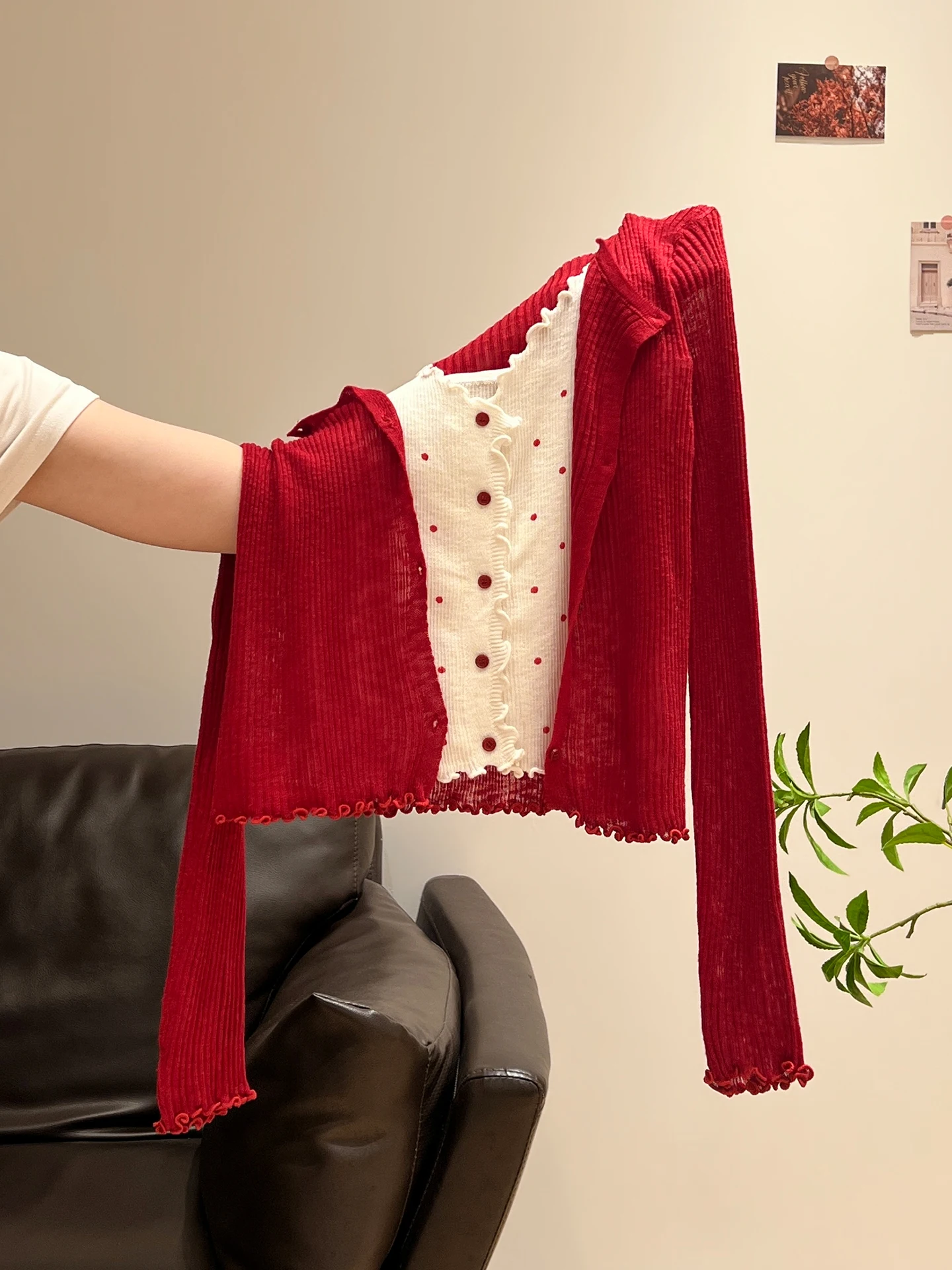 Red Polka Dot Knitted Slim Fit Vest And Cardigan Two Piece Set Women's Autumn Fashionable Versatile Top with Wood Grain 