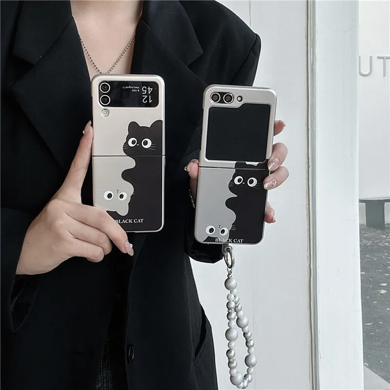 Cartoon Black Cat Beads Bracelet Chain Phone Case For Samsung Galaxy Z Flip 3 4 5 6 Z Flip5 ZFlip5 Shockproof Back Cover