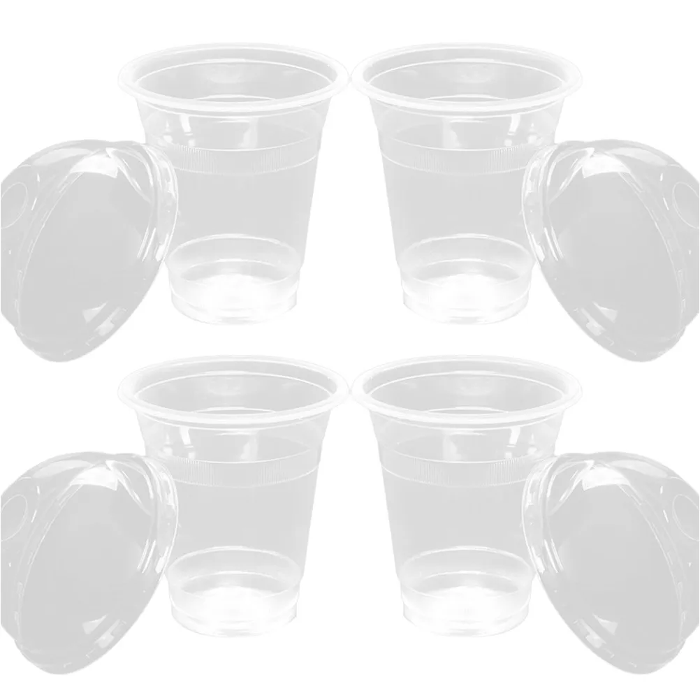 

50 шт. пластиковых стаканов, прозрачные, одноразовые, 400 мл, с купольными крышками и дизайном горячего тиснения по краю, идеально подходят для молочного чая, соков, холодного кофе и смузи