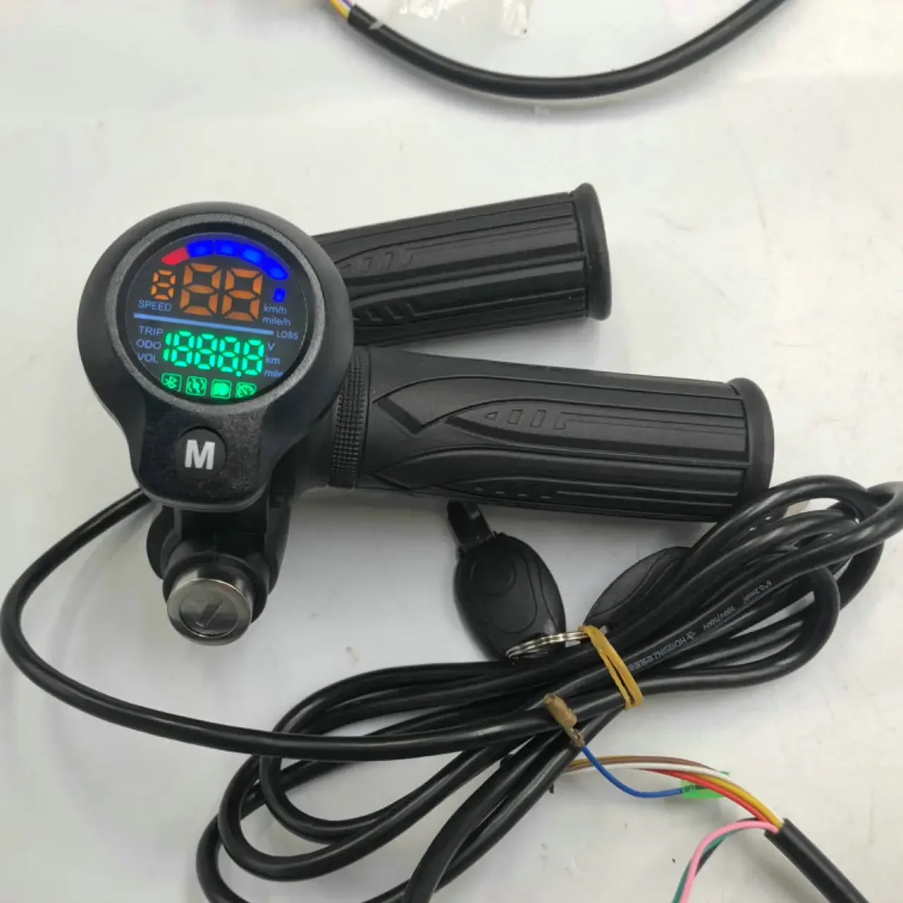 Nice Electric Vehicle Throttle Handle with IC Induction Power Switch Speed Mileage Display Scooter Governor EBIKE ACCELERATOR