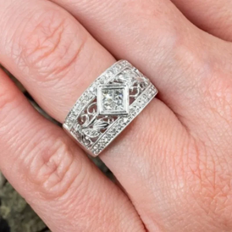 Palace inlaid with square zirconia, fashionable and personalized women's ring, elegant and trendy dress accessories