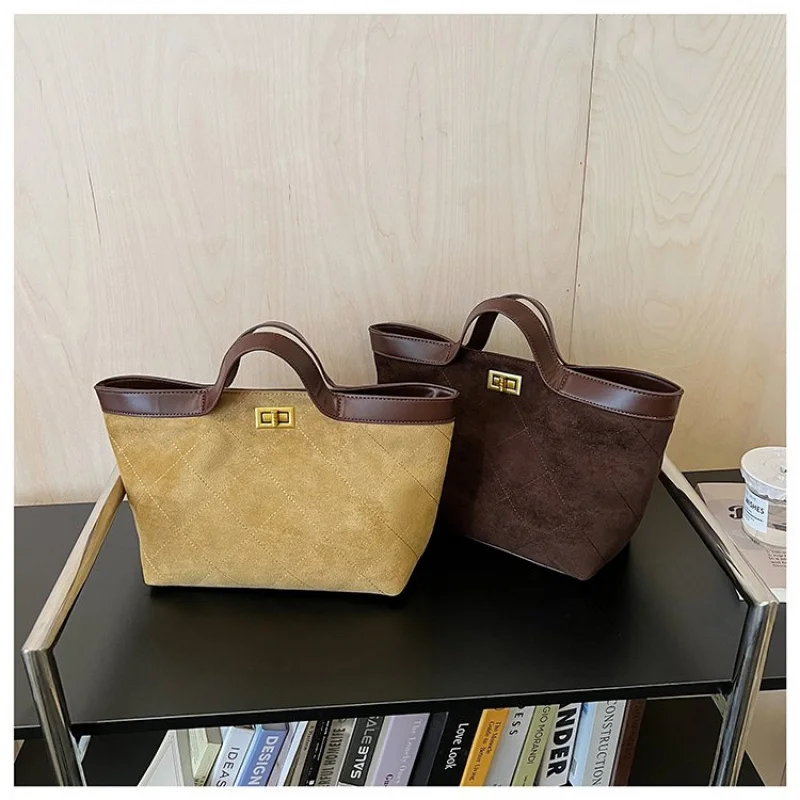 

Ladies Tote Bag Made Of Premium Leather Boasting High-End Paris Trendy Daily Stylish Look​