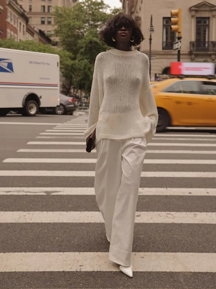 ホワイト透かし編みニットラウンドネックセーター女性のエレガントな長袖ルーズセーター 2025 新しいシックなストリート秋レトロアウター