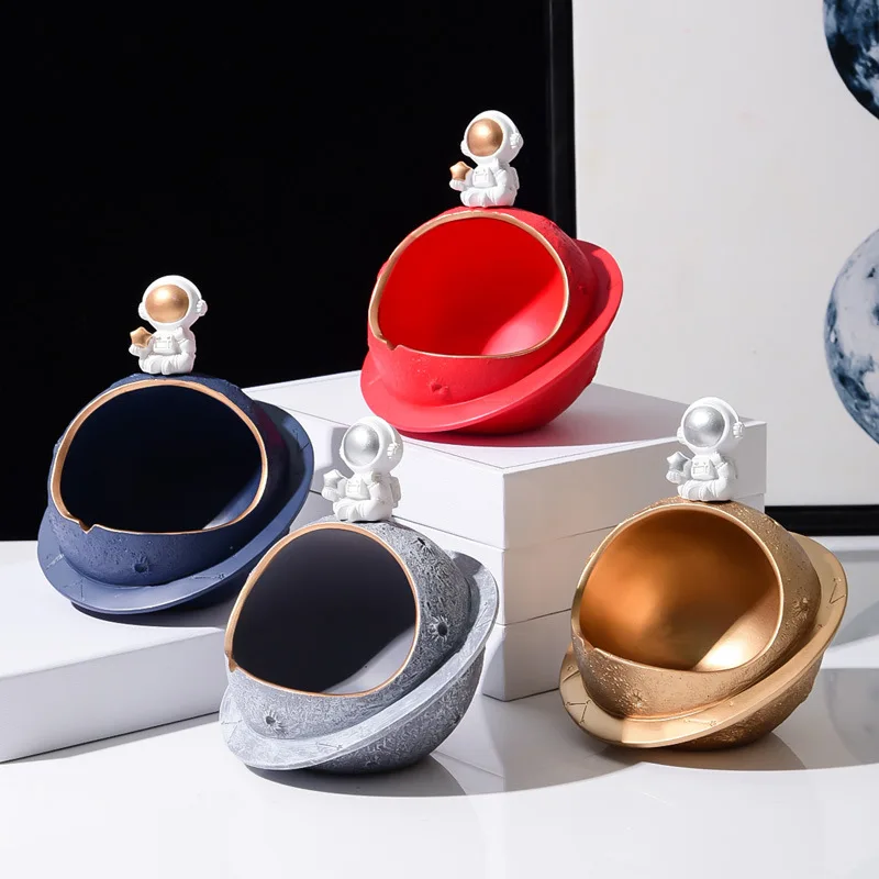 Creative Astronaut Ashtray home Decor Cute cartoon astronaut Ashtray Women and Men iqos ashtray Space Dream Series Storage Tray