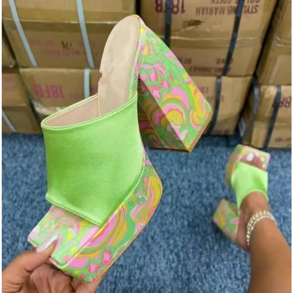 

2024 summer new fish mouth slippers European and American women's thick heel thick sole large size one word square head heels