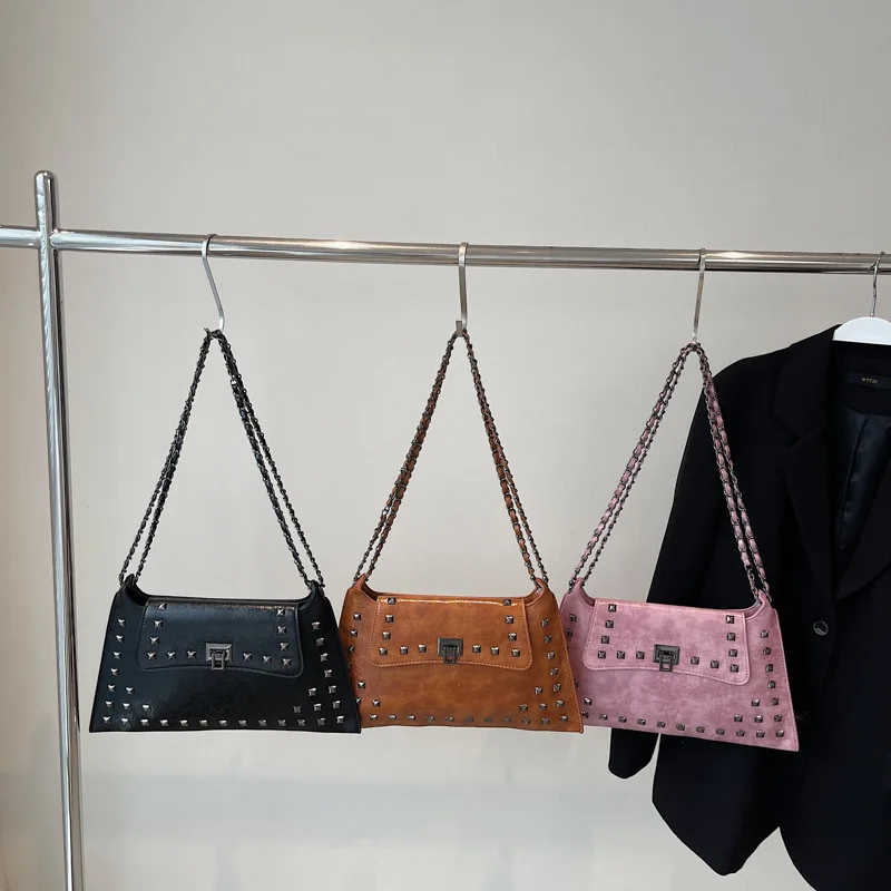 

Fashion Square Rivet Women's Bag | Trendy Chain Crossbody, Casual Versatile Handheld Bag