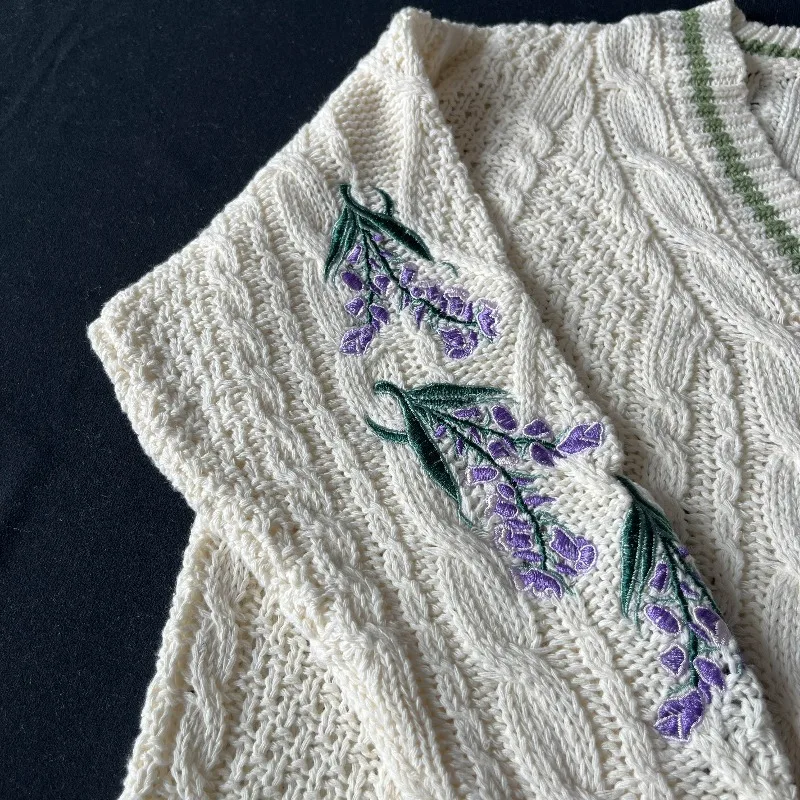Women The Lakes Cardigan Wisteria Flower Embroidered Cable Knit Sweater Vintage Green Trim Knitted Cardigan Fall Winter Knitwear view 3