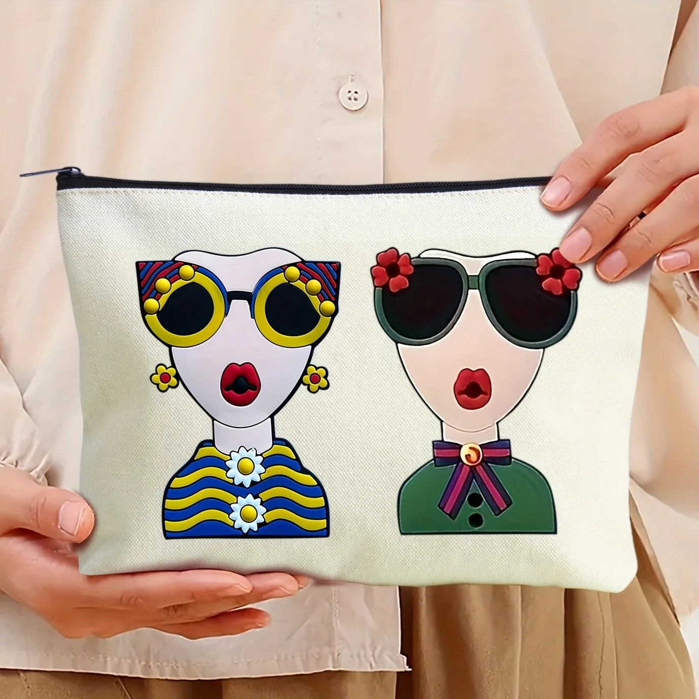 قطعة واحدة، حقيبة مستحضرات تجميل أنيقة مع منظم تصميم وجه نابض بالحياة - طباعة مسطحة ثنائية الأبعاد، حقيبة مكياج متينة محمولة #3