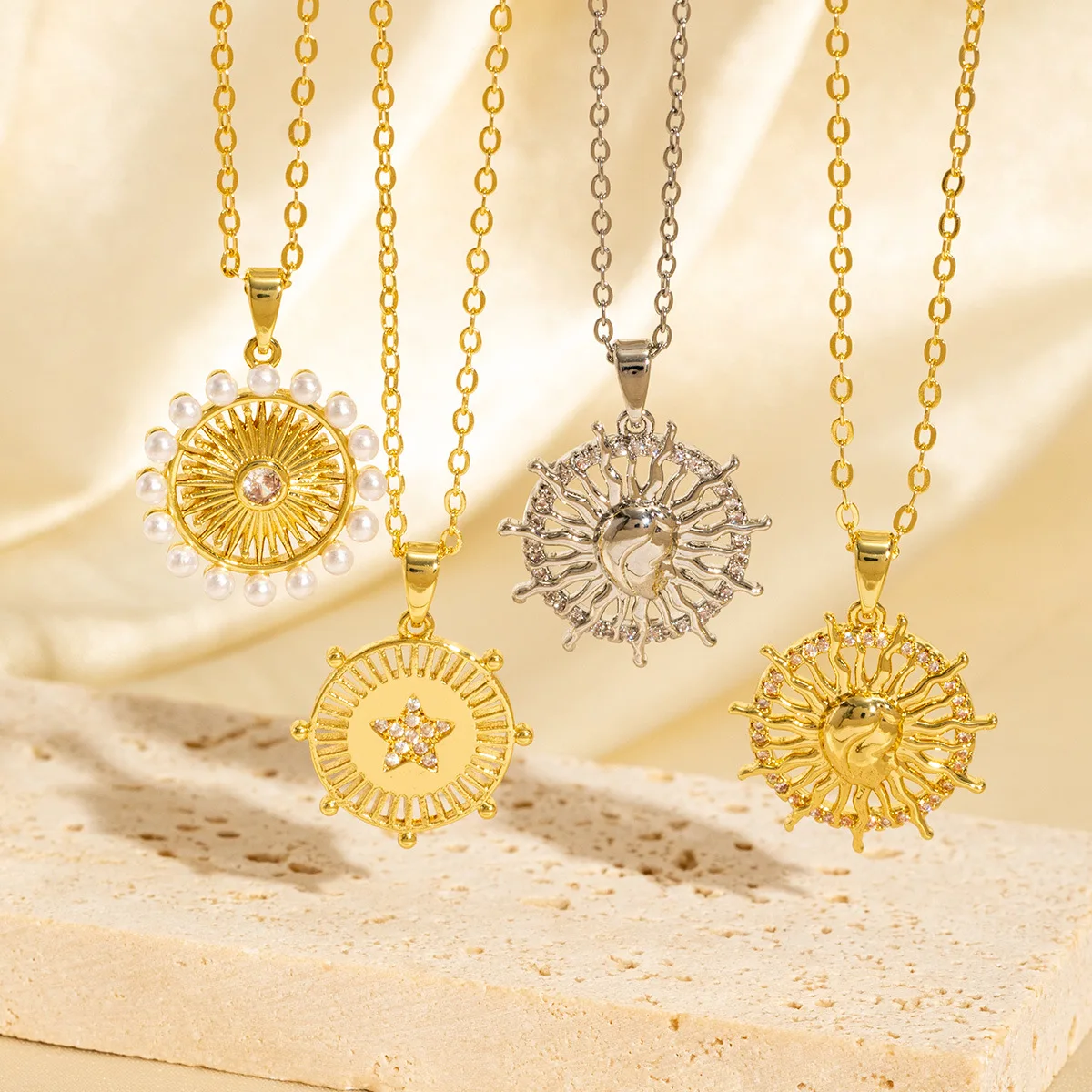 

Coranda Copper Zircon Necklace Summer Star Sun Necklace Round Real Gold Set with Zirconia Clavicle Women's Jewelry Gift