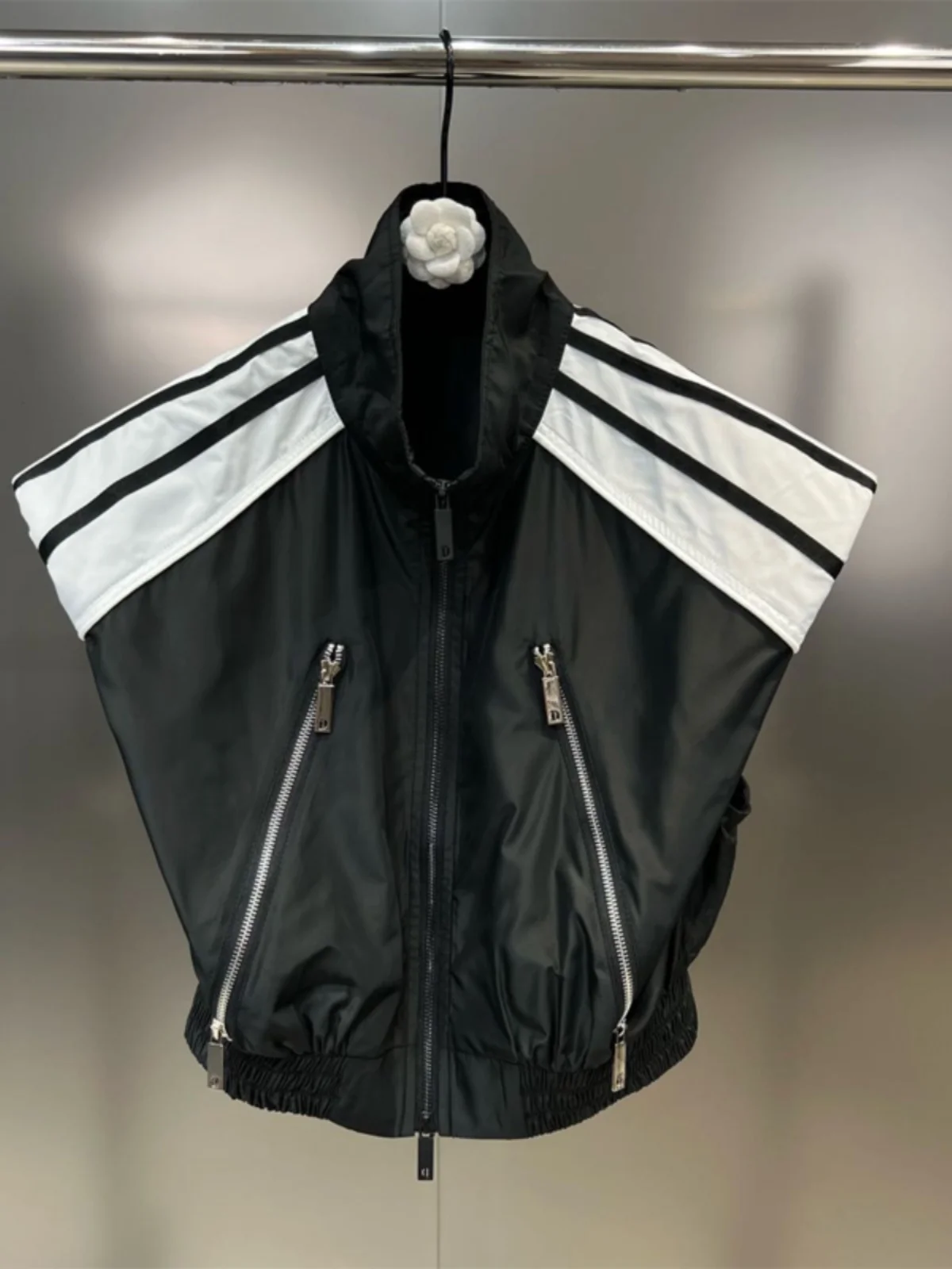 

Summer 2025 Trendy Spicy Girl Color Blo Striped oulder Padded Workwear Sle Zipper Svel Jaet Original Design Vest