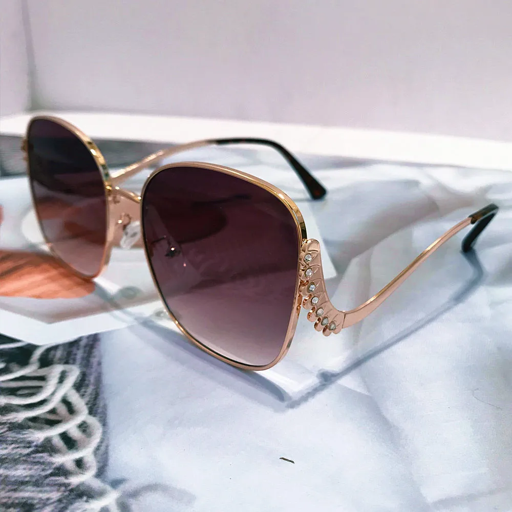 Vintage übergroße Cat-Eye-Sonnenbrille aus Legierung mit gebogenem Bein für Damen, neue Mode, Farbverlauf, elegante, quadratische, kristallglänzende Sonnenbrille UV40