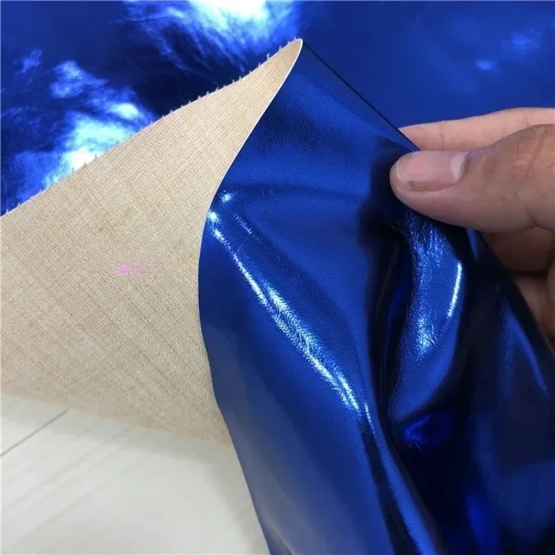 

Ярко-синий лаковый искусственный кожаный материал для пошива танцевальной одежды и рукоделия, продается на метры