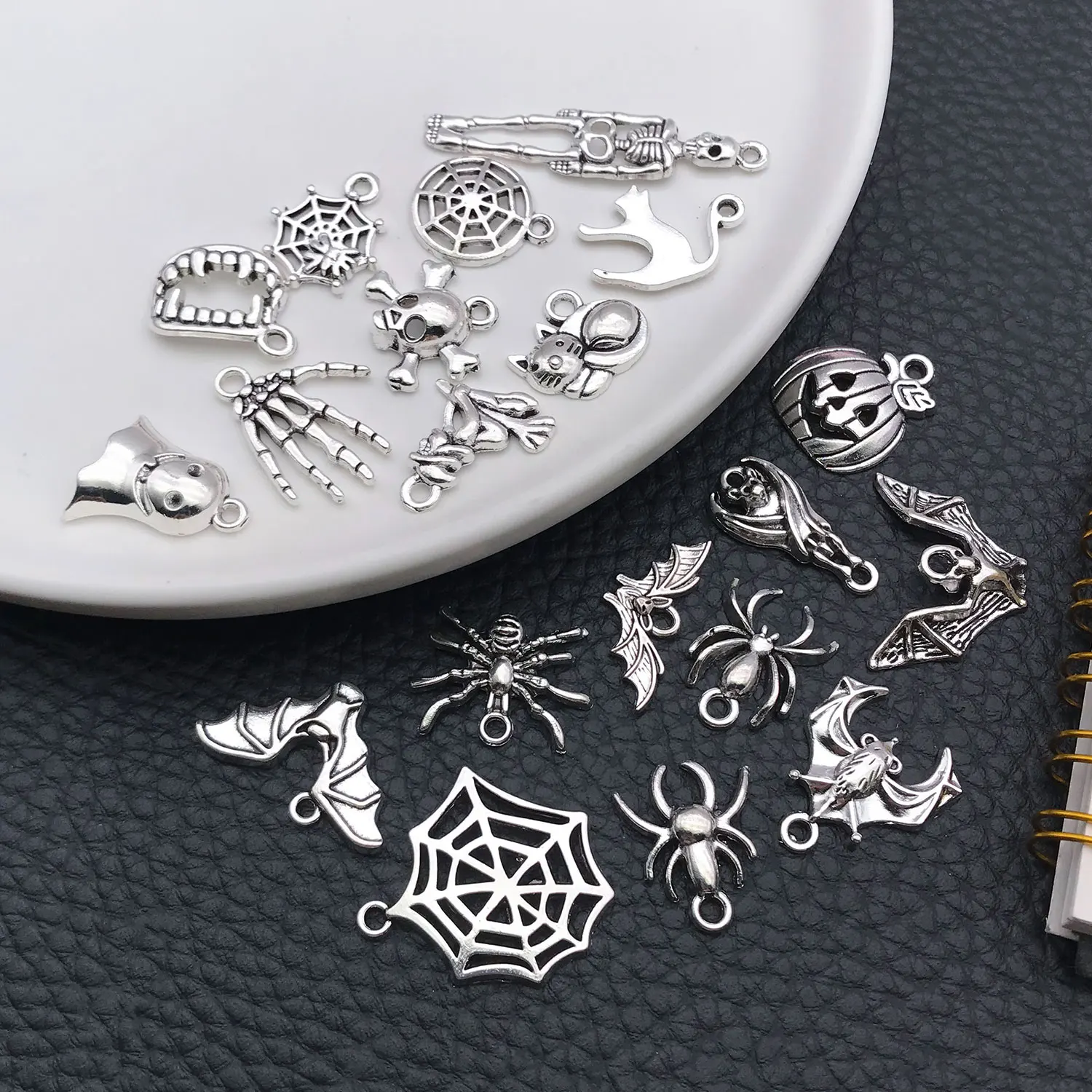 20pcs Ancient Silver Zinc Alloy Spider/Skeleton/Ghost/Pumpkin Halloween Series Charms Pendant DIY Necklace Keychain Jewelry
