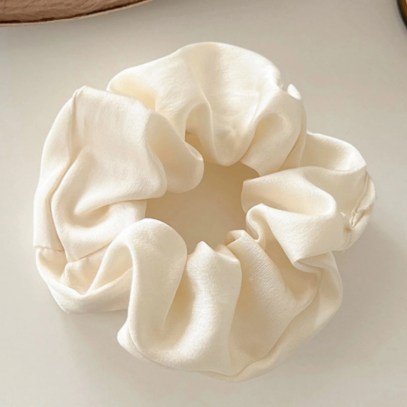 4 Stück einfarbige, große Haargummis, große Haargummis aus Satin für Damen. Benötigt eines weichen Knoten-Designs, die für alle Haartypen geeignet sind – Detail 6
