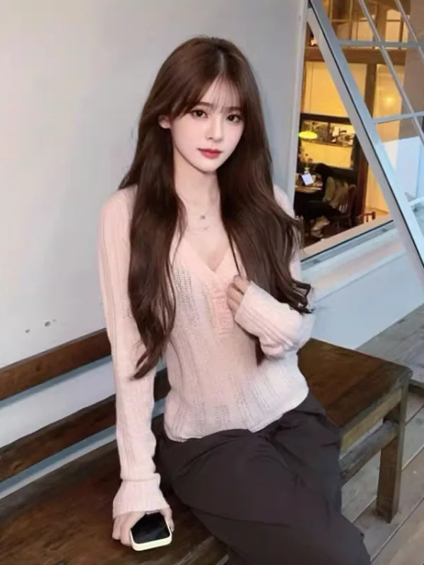 

e Sle Long Sve Hollow out V-Ne Knitted Sweater Beautiful Top for Small Stature Anti-Aging Winter Faion 2026