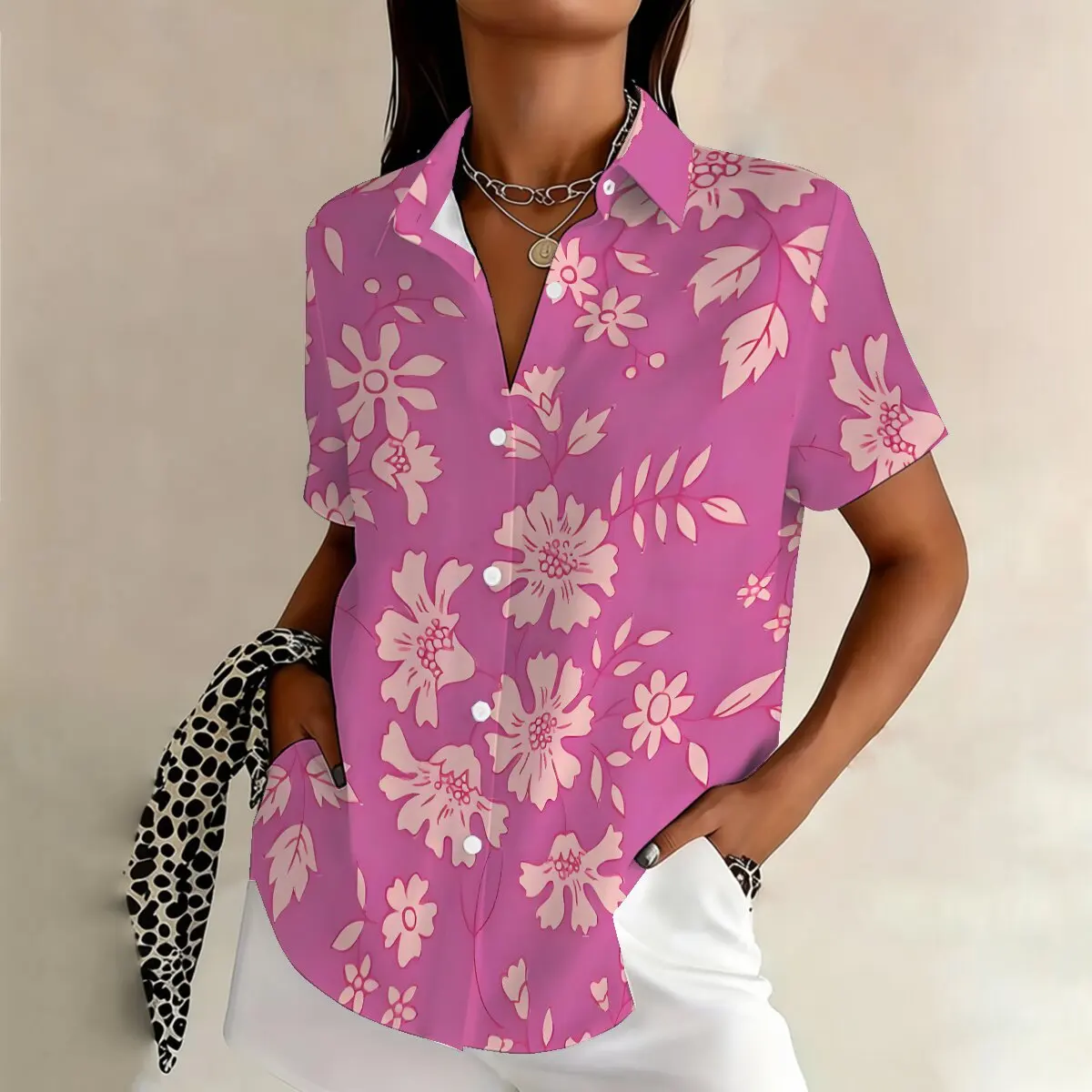 

Женская рубашка больших размеров с принтом и короткими рукавами, стройнящая и подчеркивающая фигуру, подходит для пышных женщин.