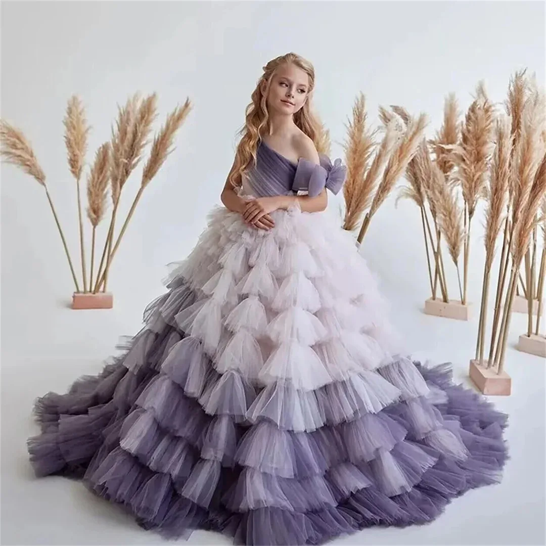 Maßgeschneiderte lila Blumenmädchenkleider für die Hochzeit, geschichtet, eine Schulter, Erstkommunion, Kindergeburtstag, Partykleid, Partykleid