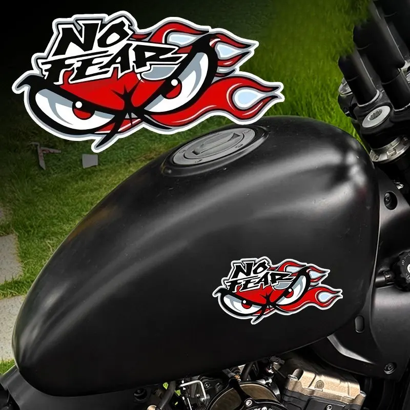 "Decal de moto personnalisé Fearless Eye, imperméable, résistant aux UV, durable pour garde-boue, réservoir, casque et fenêtre de voiture"