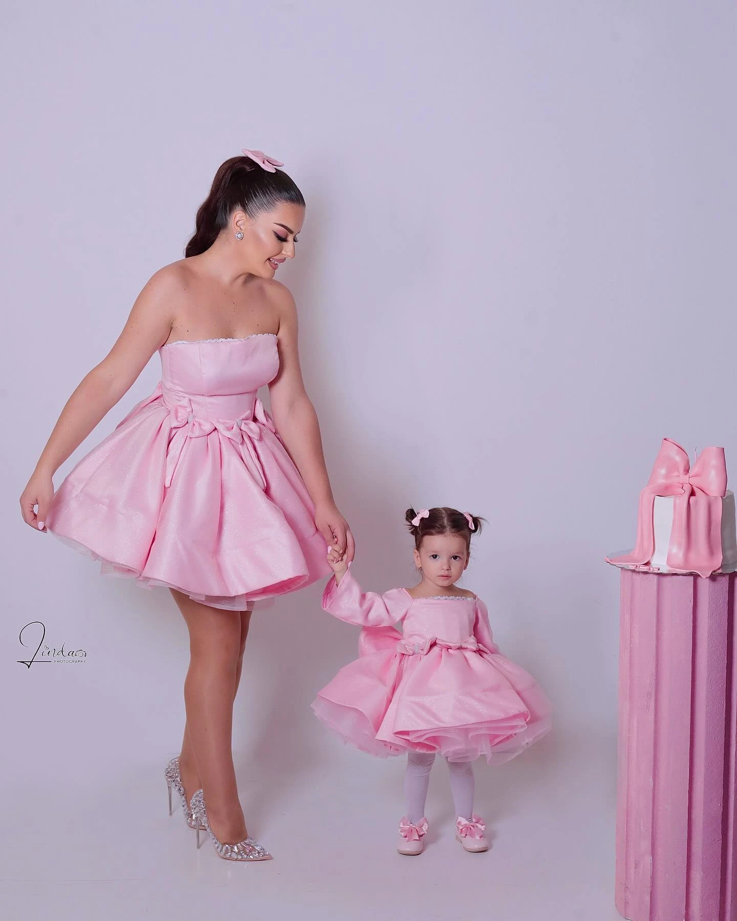 Cute Pink Satin Mother And Daughter Matching Dresses For Birthday Party Photo Shoot Ball Gown Short Mom And Me Evening Dress