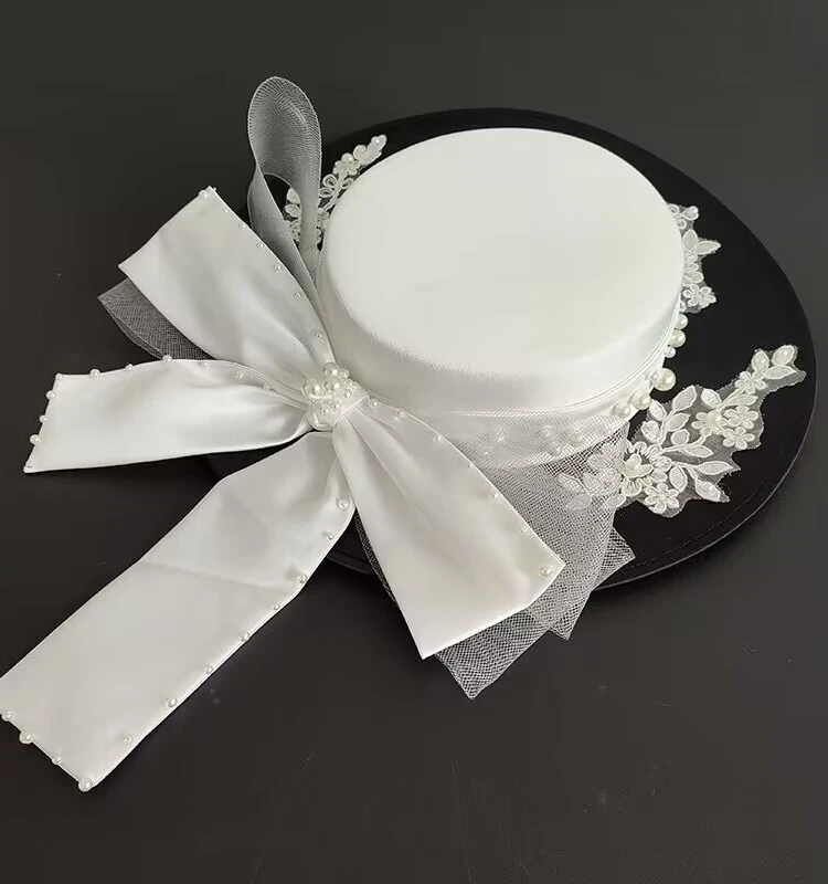 Vintage French White Black Satin Flat Fedoras Elegant Wedding Pearls Bow Hat Headpiece Evening Party Dery Cocktail Fascinators