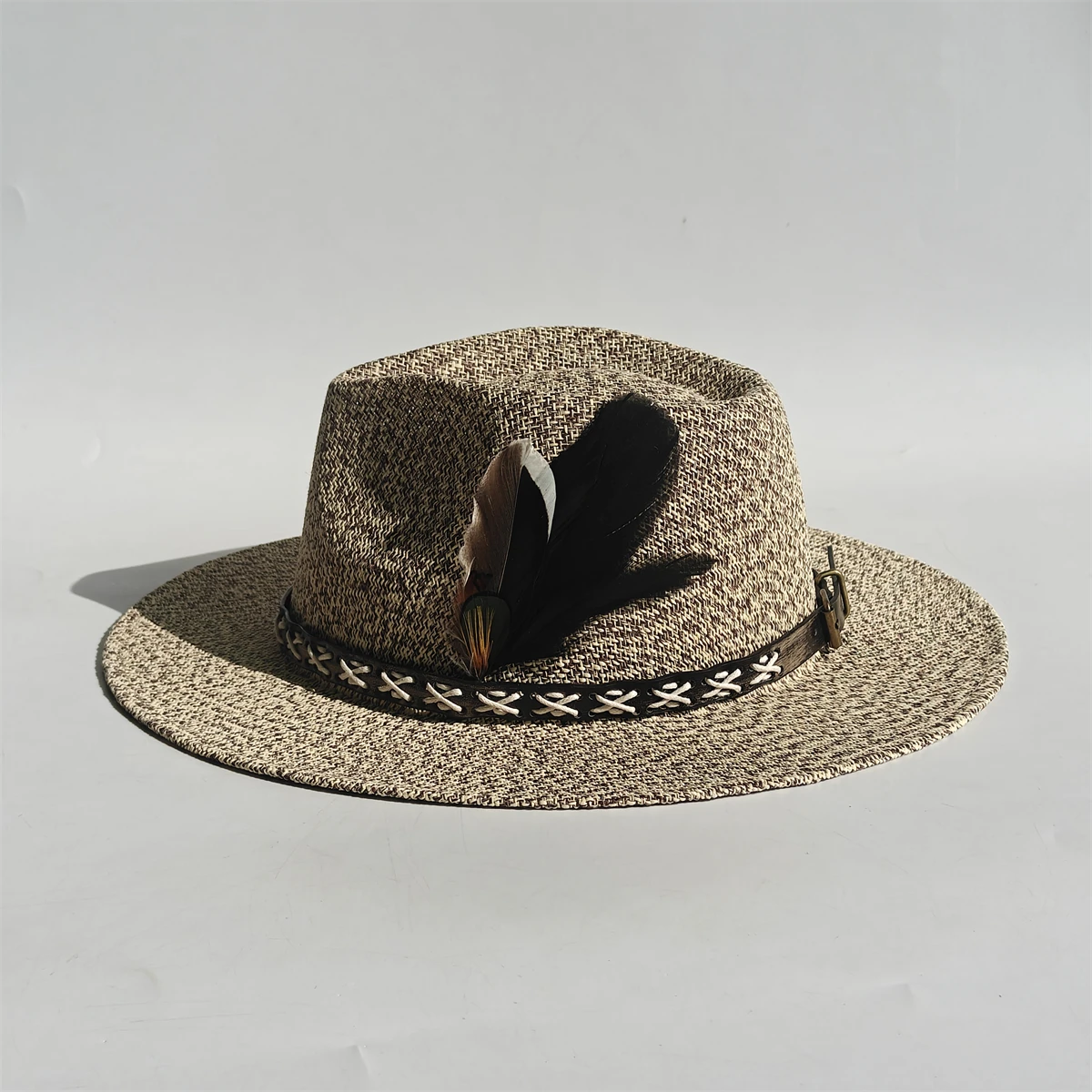 قبعة منسوجة يدويًا من الريش ملحقات الرجال واسعة الحافة بنما الجاز قبعة في الهواء الطلق حماية من الشمس قبعة من القش نمط للجنسين للربيع والصيف