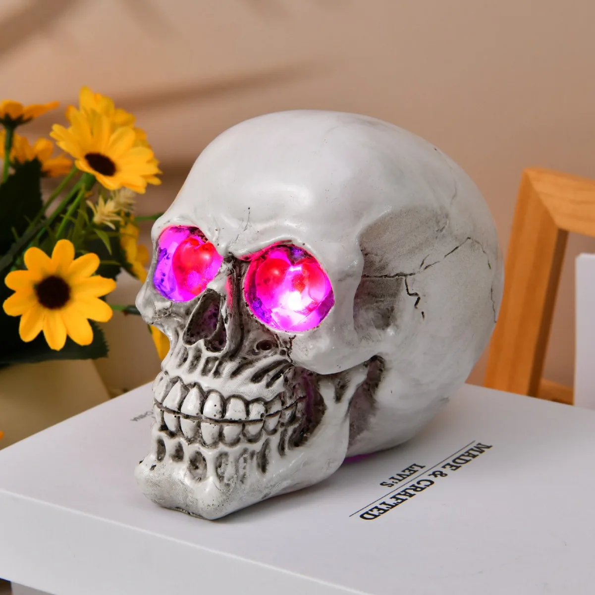 

‌Handmade Resin Skull Art Sculpture – Modern LED Decorative Piece for Home & Office‌