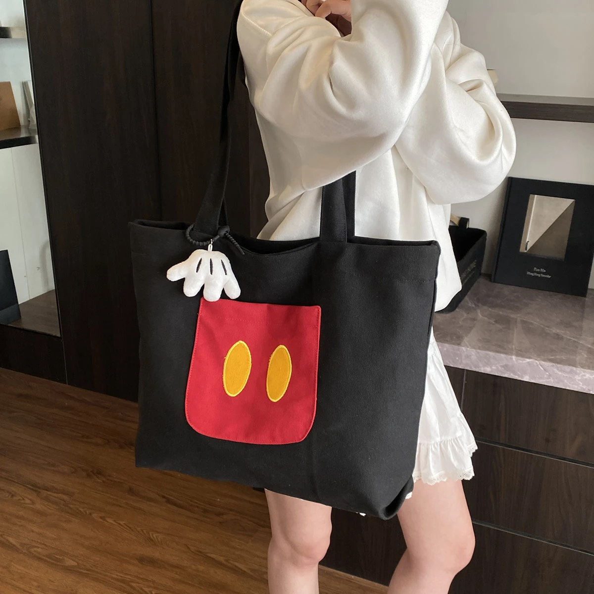 

Large Capacity New Versatile Women's Cartoon Single Shoulder Tote Bag Simple Casual Outdoor Commuting Storage Bags