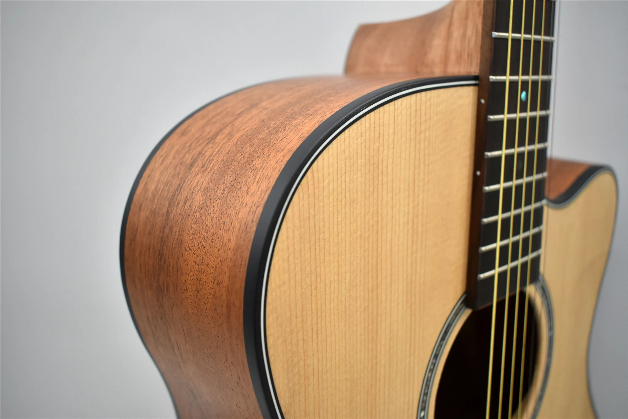 High Quality Top Solid Acoustic Guitar On Clearance