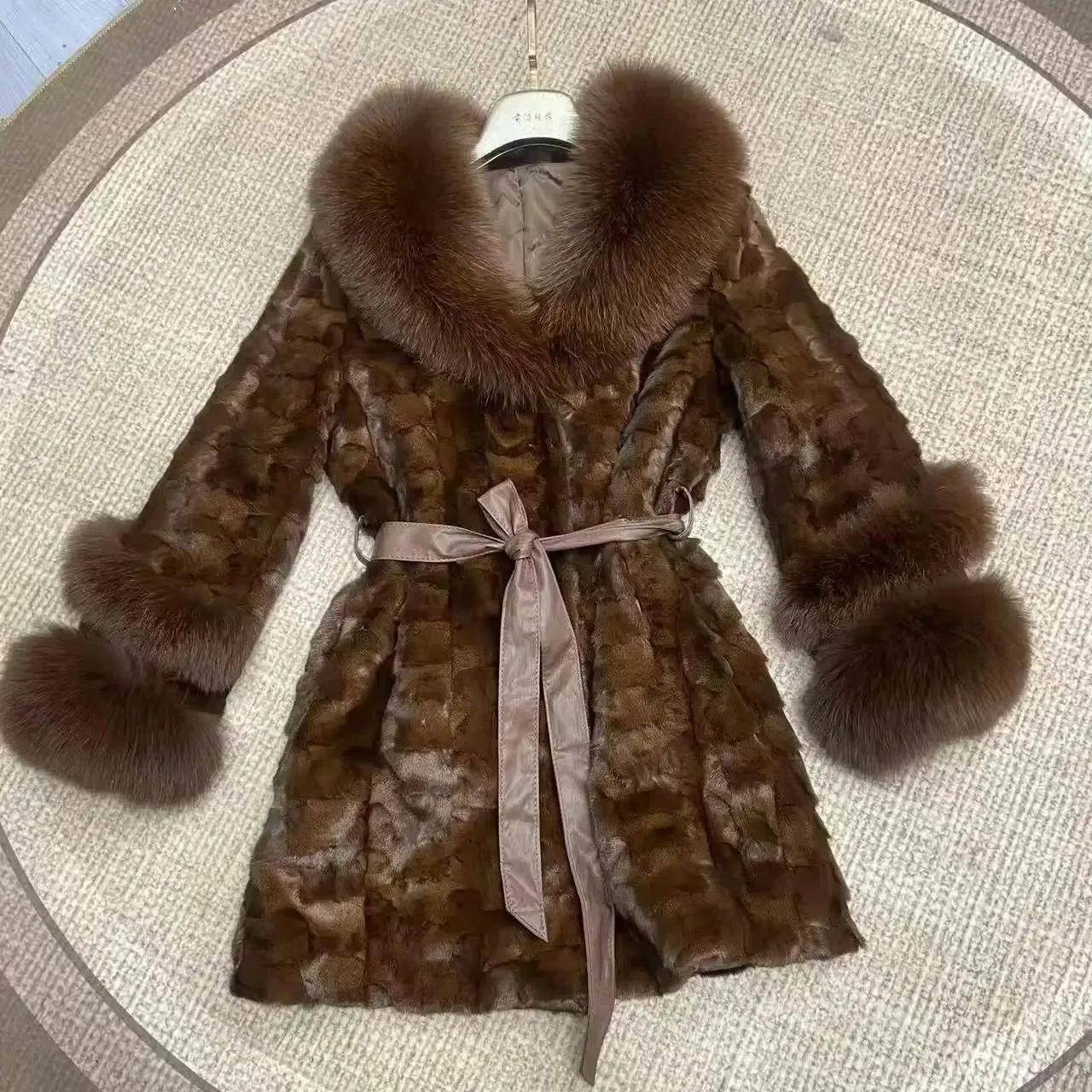 2026 Hot Sales Winter Fashion New Real Mink Fur Coat Fox Fur Collar Light Luxury Slimming Ladies High Quality Mink Fur Jacket