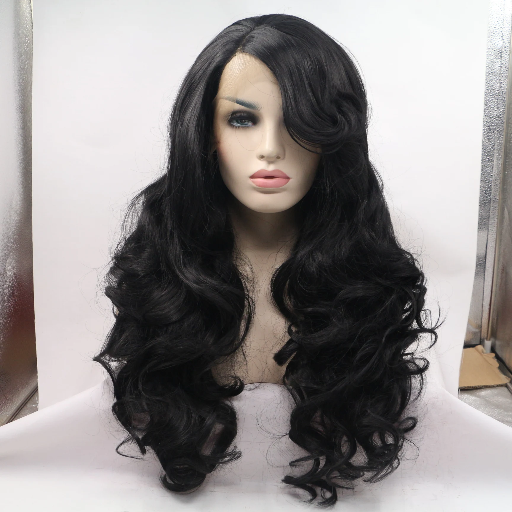 Black color long curled women\'s wig with lace front and high-temperature synthetic fiber party wig Side bangs 20 Inch lady wigs