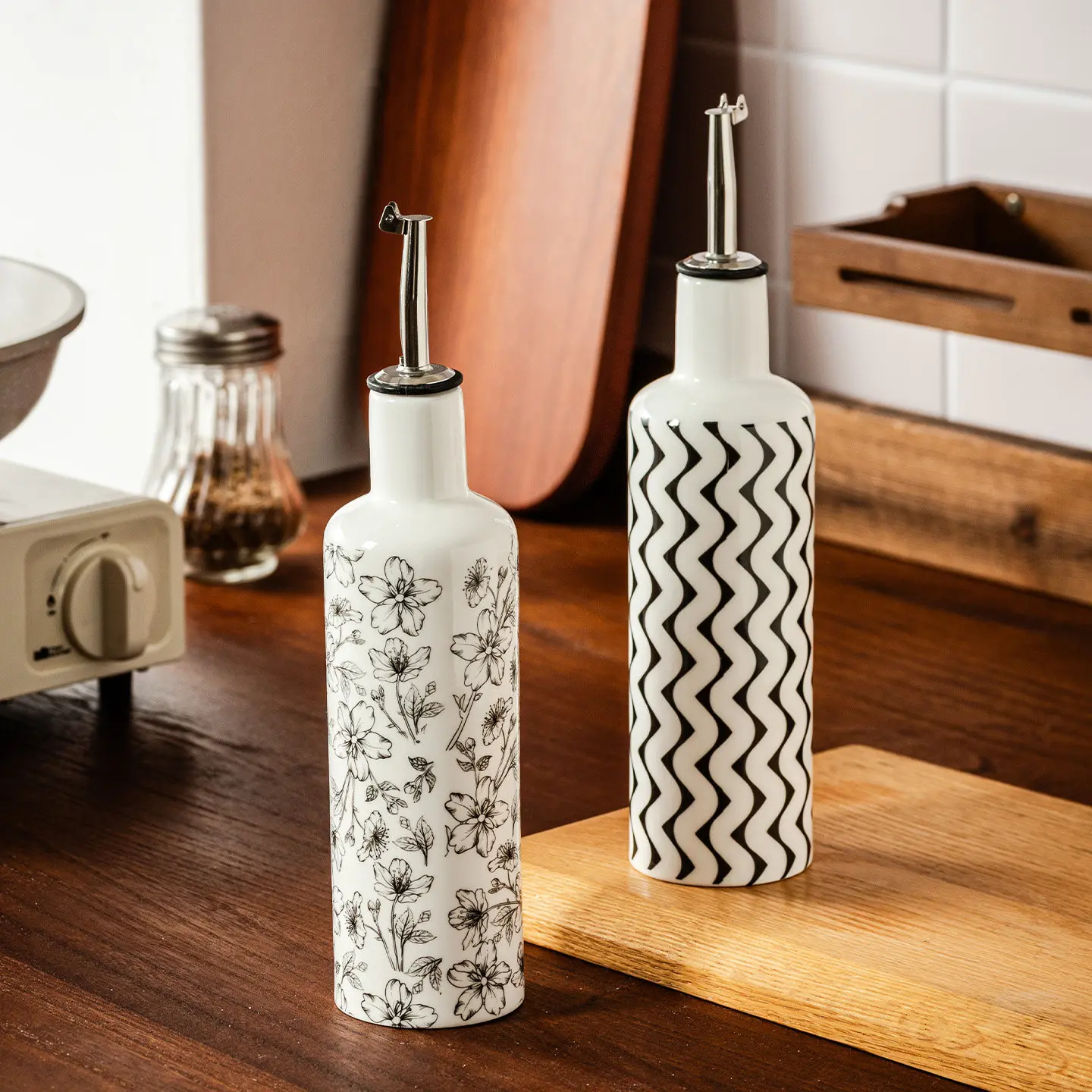 Household Kitchen Oil Pot, Food Grade Ceramic Oil Bottle, Seasoning Jar, Large Capacity Soy Sauce and Vinegar Seasoning Bottle