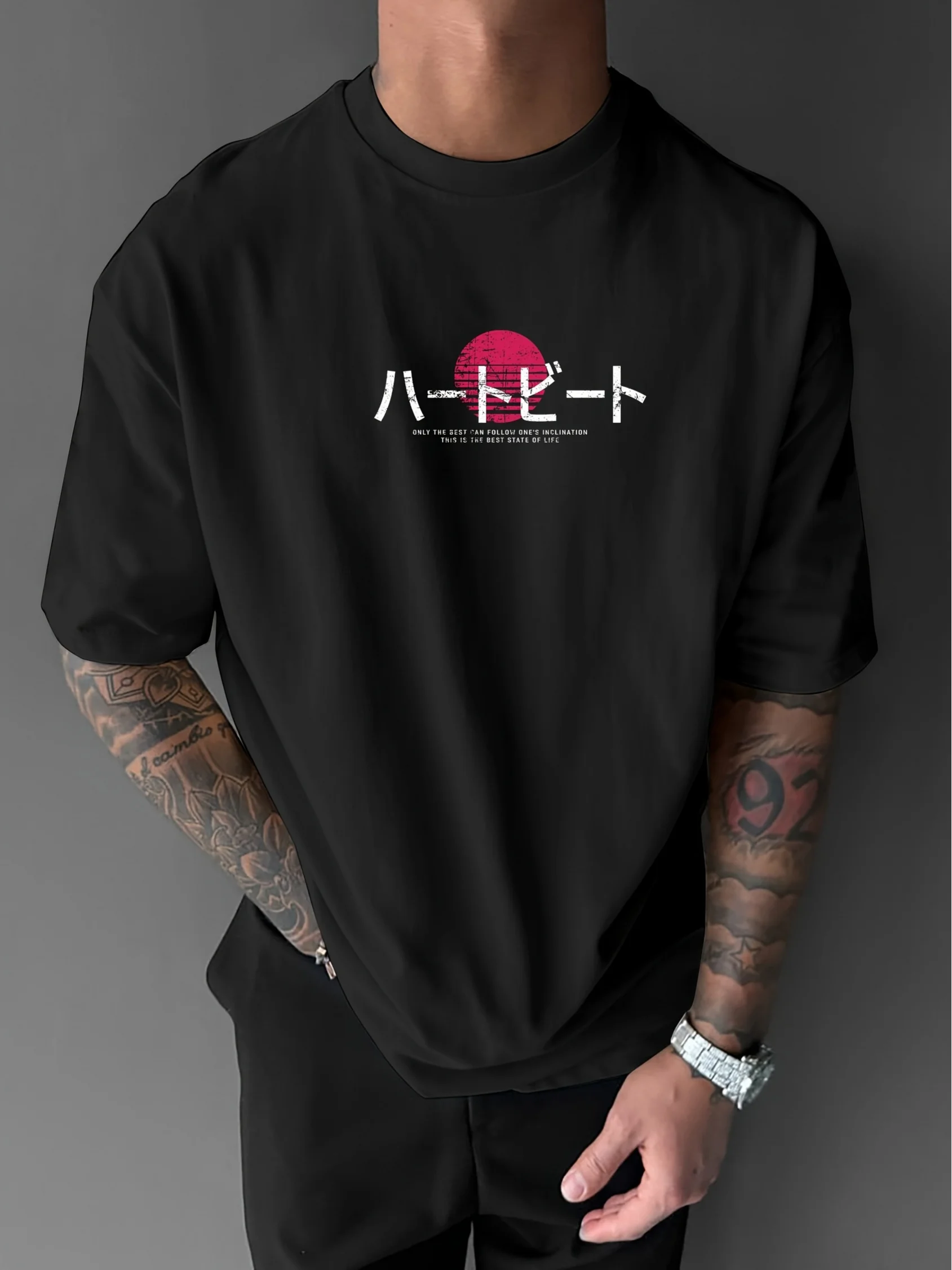 Japanisches Streetwear-Grafik-T-Shirt für Herren, übergroßes T-Shirt mit Rückendruck, florales, abstraktes Kanji-Design, lässiges Hip-Hop-Sommer-T-Shirt aus Baumwolle – Detail 6