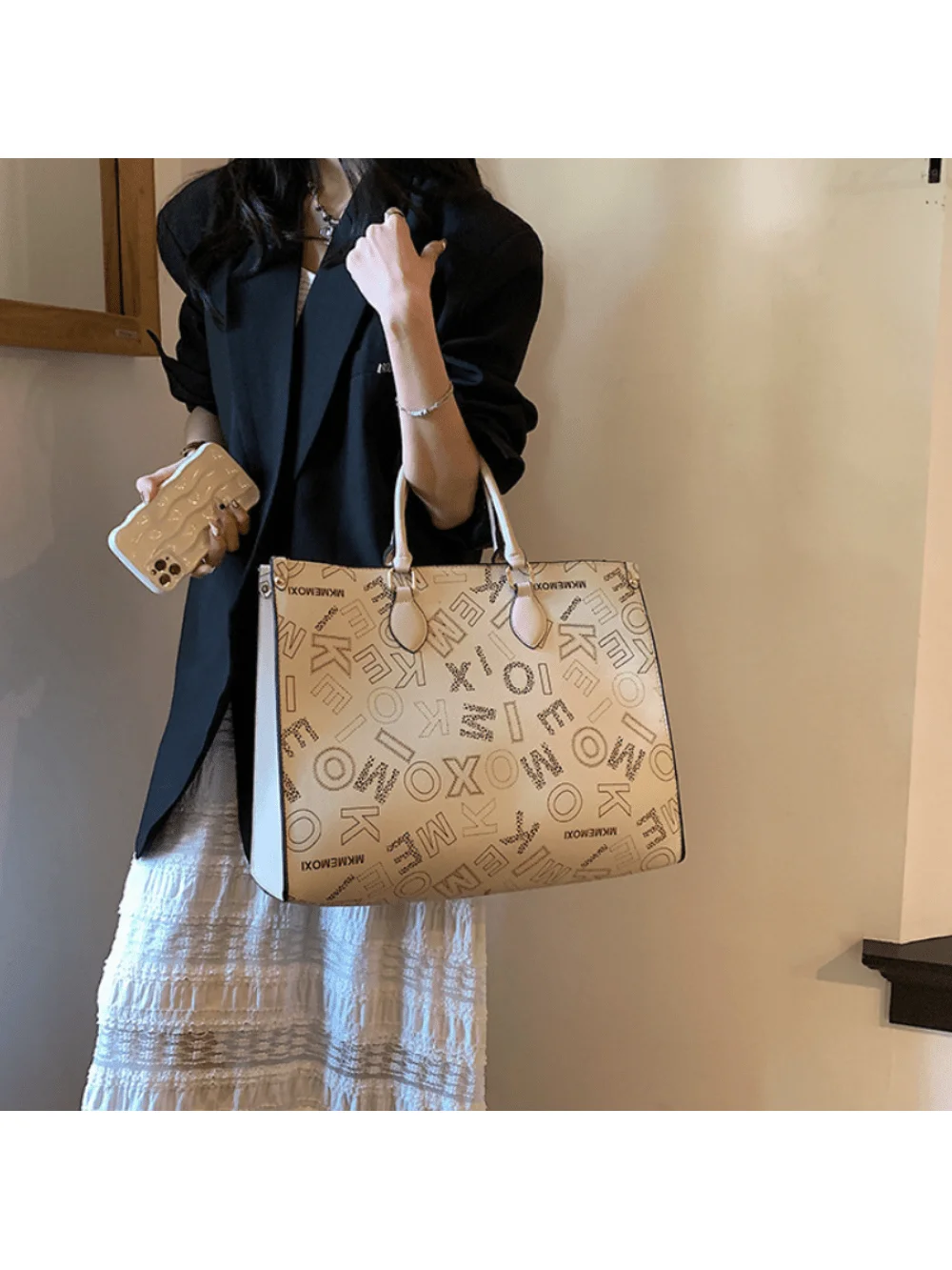 

PU Leather Large Capacity Letter Tote Bag, Zipper Closure, Adjustable Shoulder Strap, Ideal Choice for Daily Use and Gifts