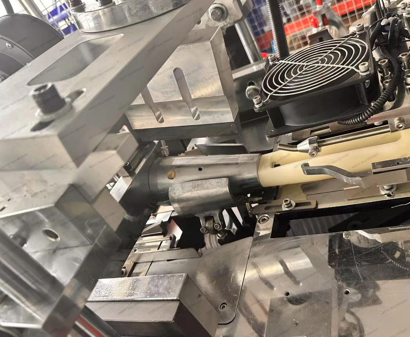 Copo de papel totalmente automático que faz a máquina Copo de café de papel Máquina descartável para fazer copos de leite Máquina para fazer copos de sopa