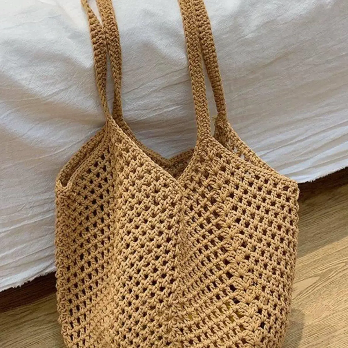 casual-beach-sandalbag-nylon-mesh-basket-straw-woven-single-shoulder-bag-for-sea-shore-laid-back-style-storage-organizer