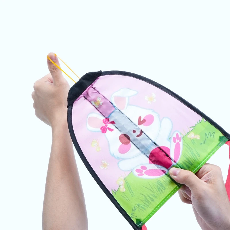 طائرة ورقية ذات شريط مطاطي للأطفال - لعبة طيران خارجية مع قاذف زنبركي، هدية ممتعة للأطفال للعب في الهواء الطلق