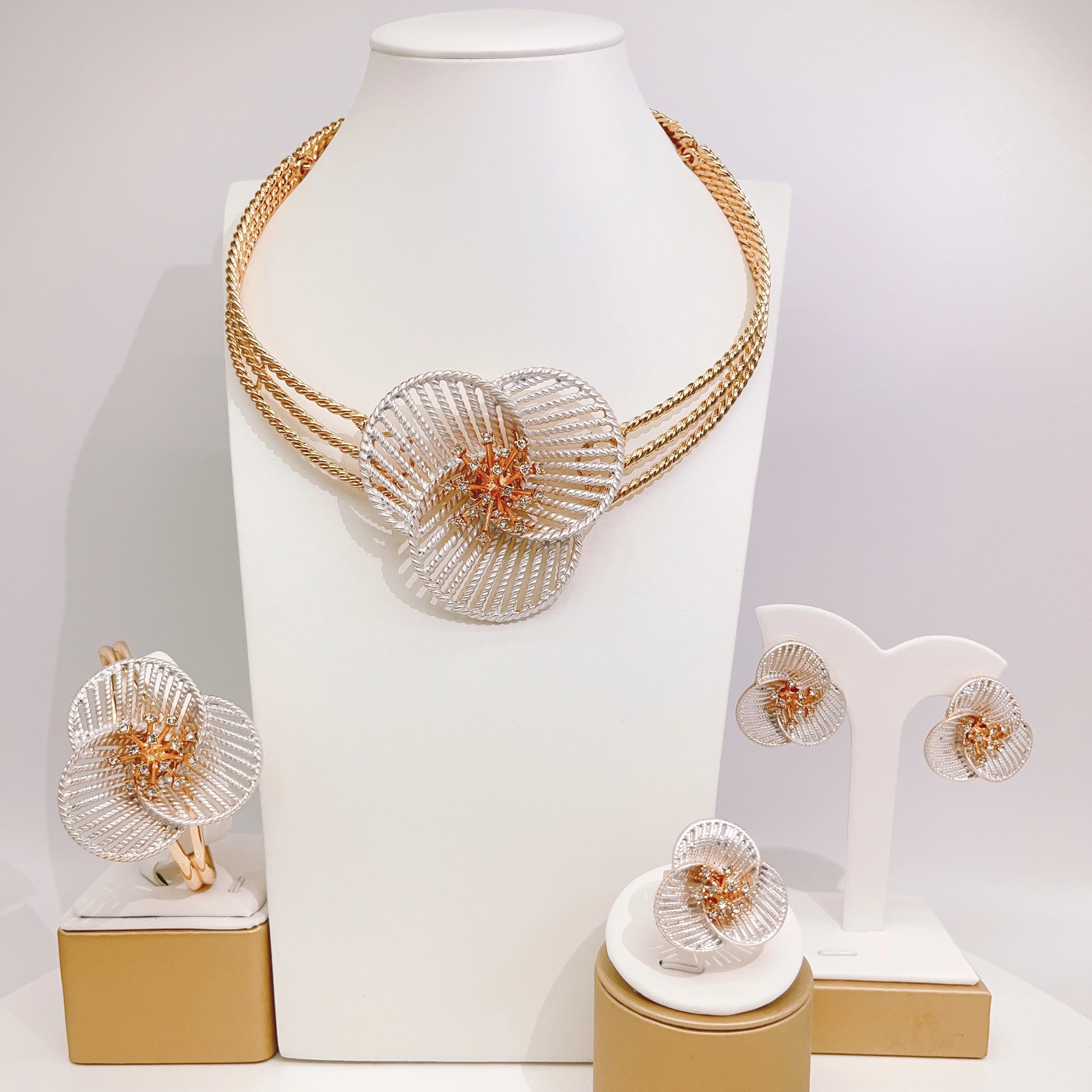 

Женский комплект ювелирных изделий в форме цветка, ожерелье, серьги, браслет, кольцо, аксессуары для вечеринки, полный комплект