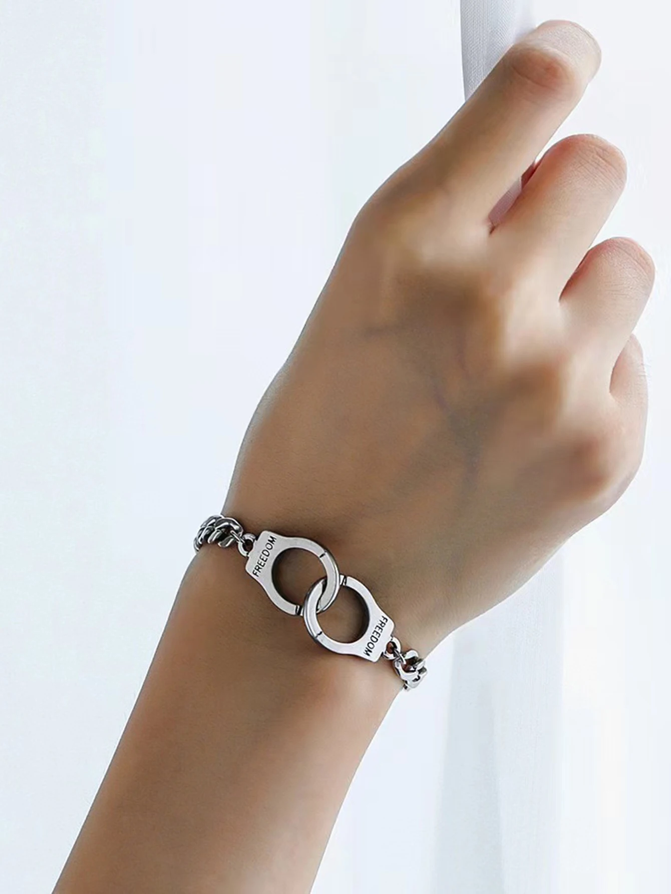 Aepede Stainless Steel Bracelet Personalized Simple Design Personalized Chain Fine Bracelet Ladies Jewelry Daily Wear