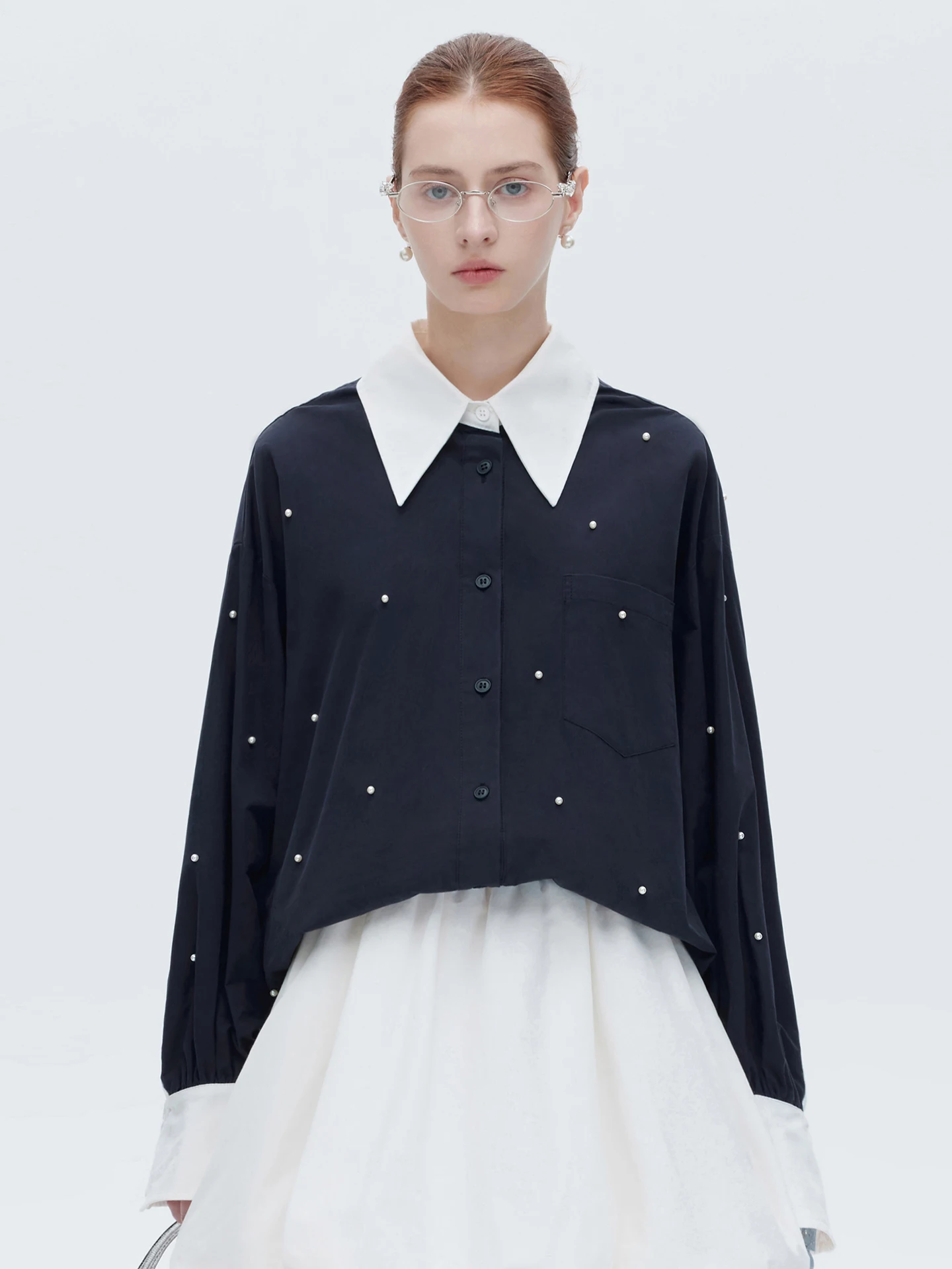 

Женская повседневная блузка из чистого хлопка с длинным рукавом, цветными вставками, жемчужными заклепками и спущенным плечом, весенняя коллекция, синяя