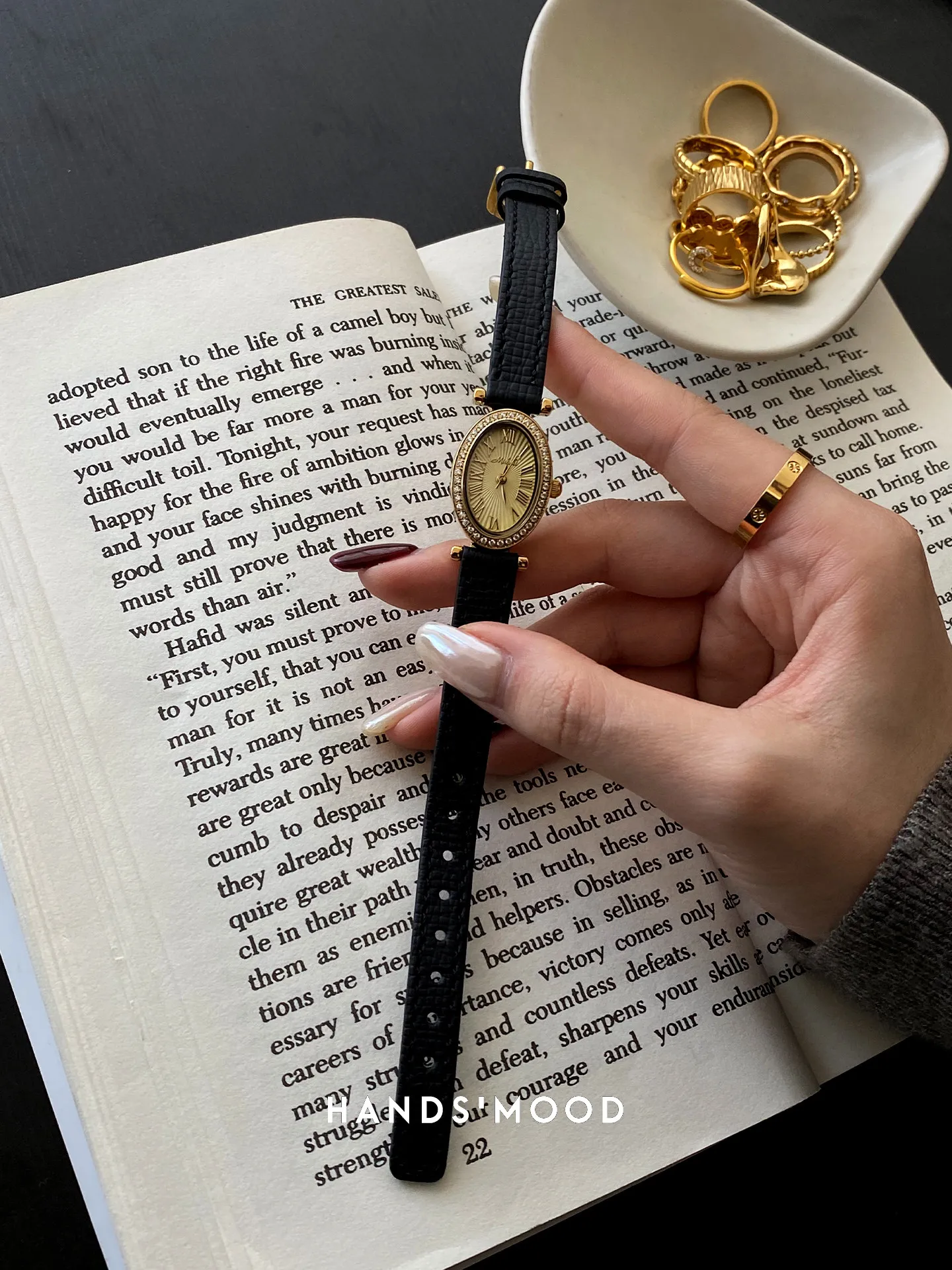 New Women'S WatchBlack And Gold Oval Design, High-End, Fashionable, And Sophisticated Women'S Watch, Elegant Ladies' Timepiece.