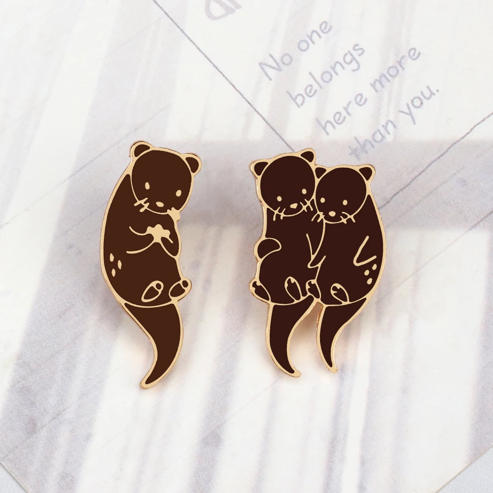 Lovely Sea Otter Hugging Ice Block Brooch Pin Cartoon Otters Holding Hands Badge Fashion Enamel Lapel Pins Jewelry Gift for Kids