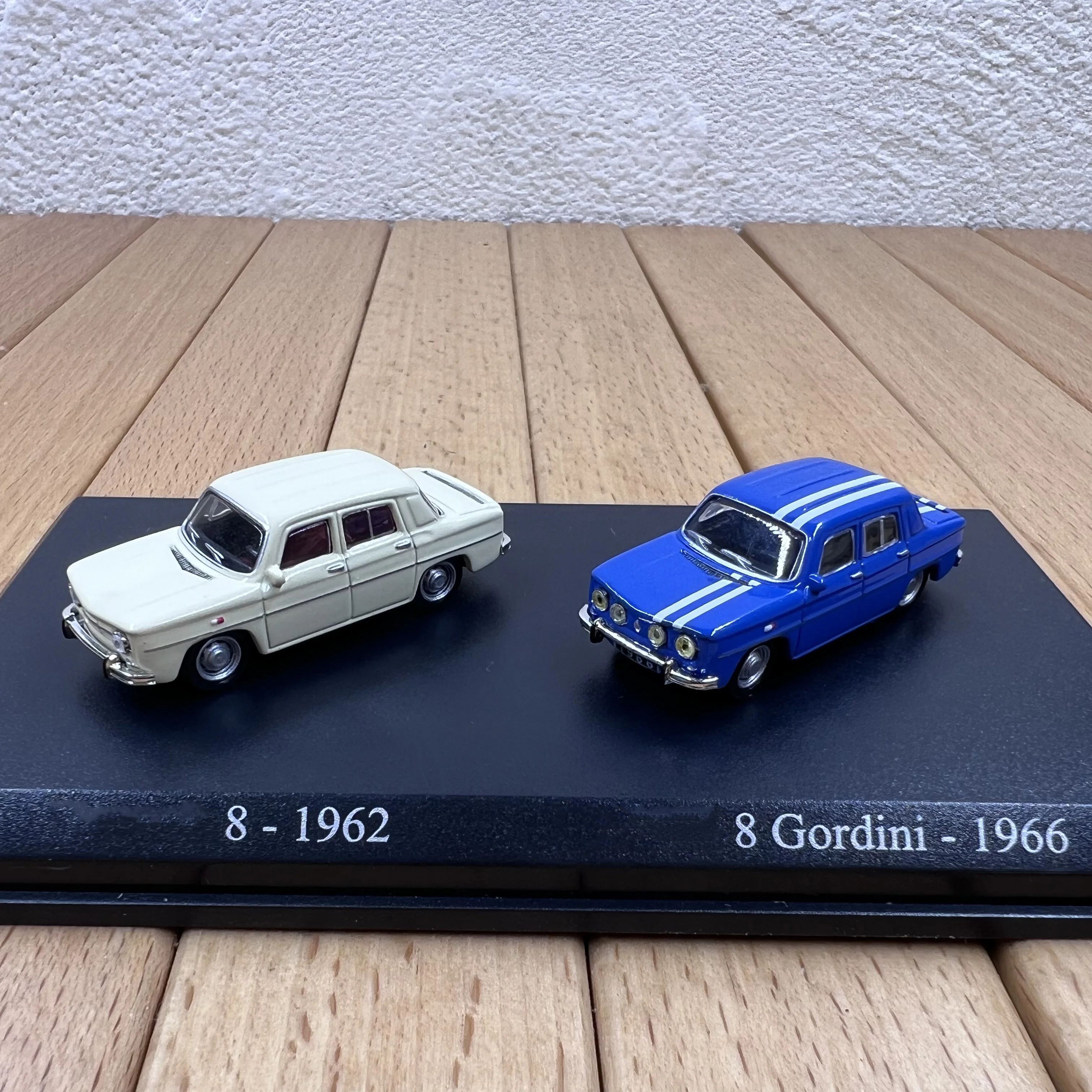 Diecast Alloy 1:87 Scale 1962/66 8th Generation Vintage Cars Model Adult Toys Classics Collection Ornament Souvenir Gift Display