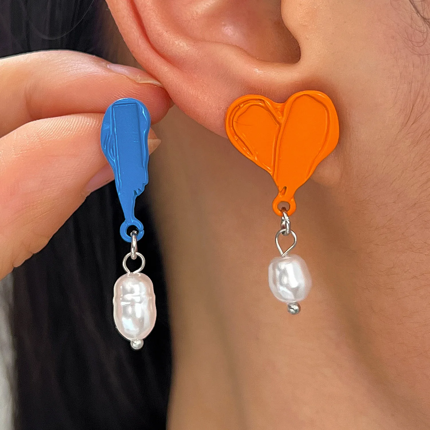 Vintage Abstract Textured Heart Dangle Earrings Trendy Asymmetric Heart Pearl Drop Earrings Color Block Enamel Dangle Earrings